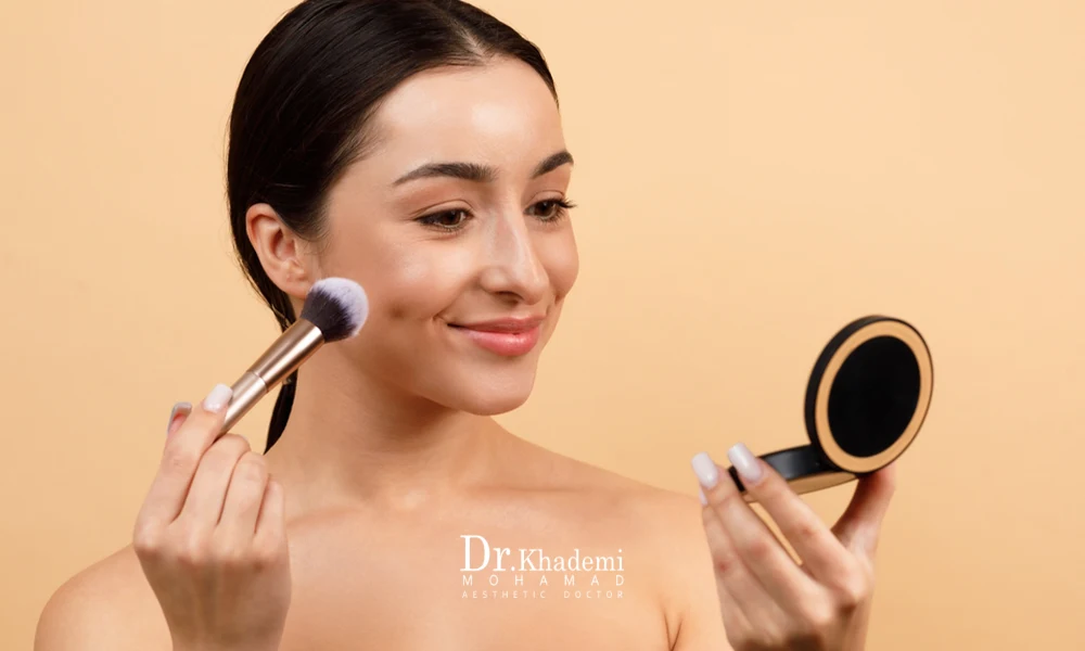 آرایش کردن یکی از مراقبت های بعد از تزریق فیلر گونه